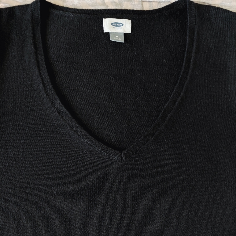 Old Navy black sweater size M